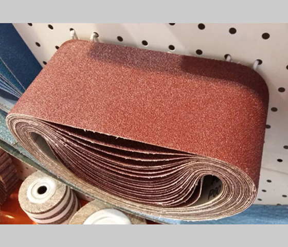 Abrasive sanding belt