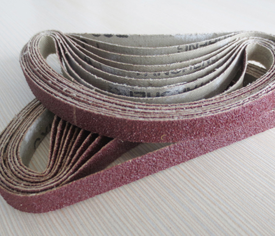 Abrasive sanding belt